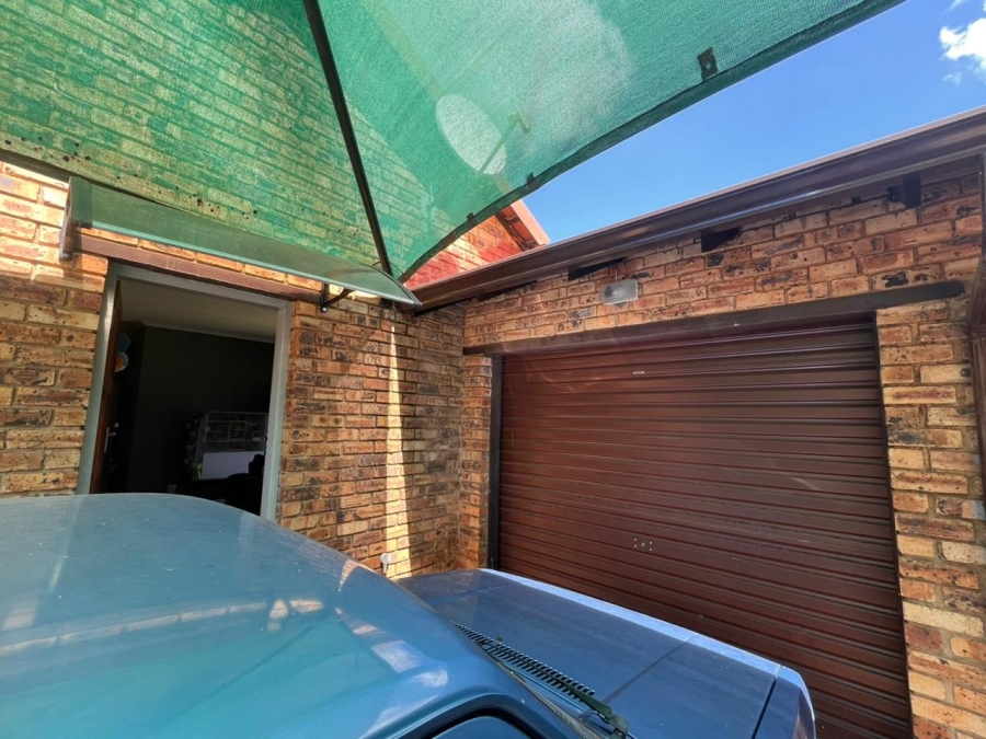 2 Bedroom Property for Sale in Safari Gardens North West